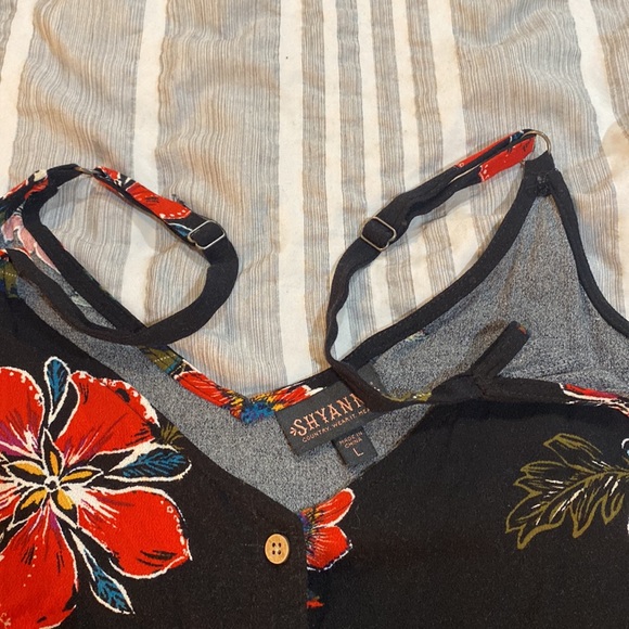 Super cute tank - Picture 7 of 7